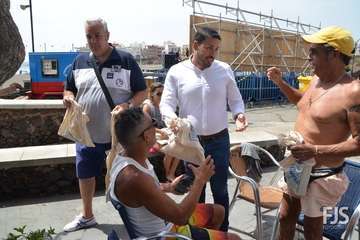 El Ayuntamiento impulsa una nueva campaña de concienciación medioambiental en las playas del municipio (Foto TA)